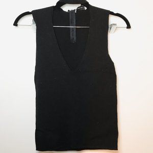 Collar neck v-neck tank